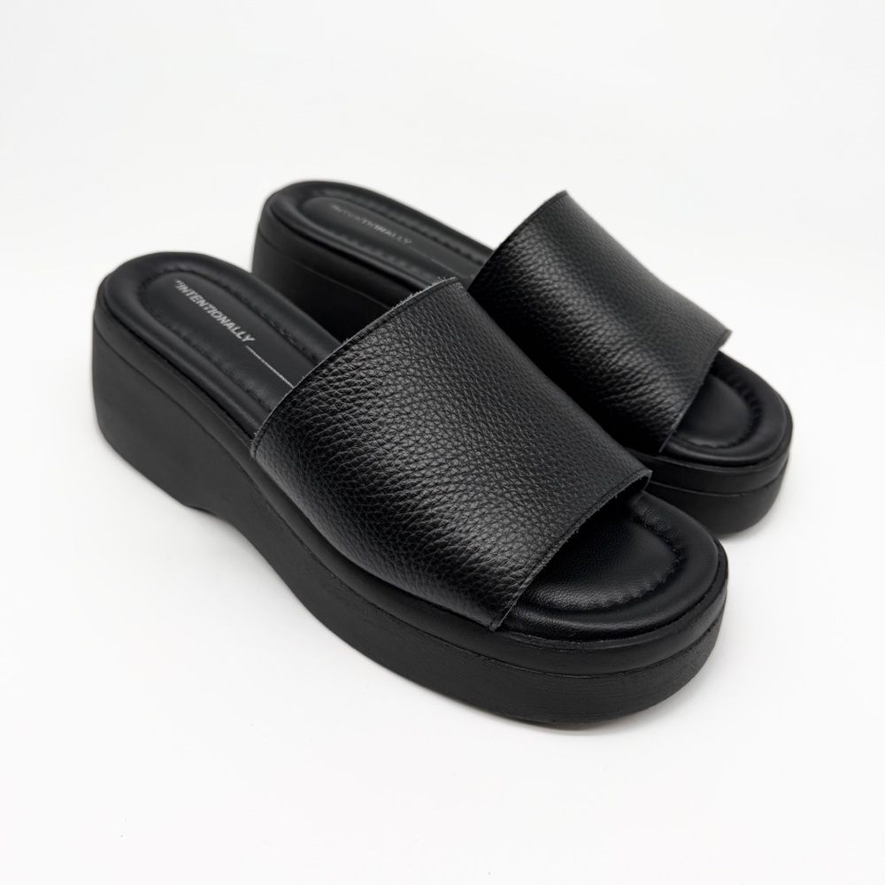 INTENTIONALLY BLANK Essex Platform Wedge Sandal Black Leather 39